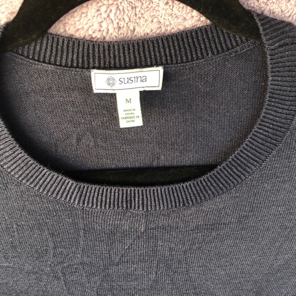 Sweater w/ flutter Sz M - Picture 2 of 6